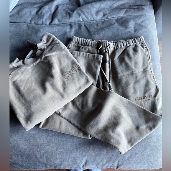 Essentials Set - Picture 1 of 6